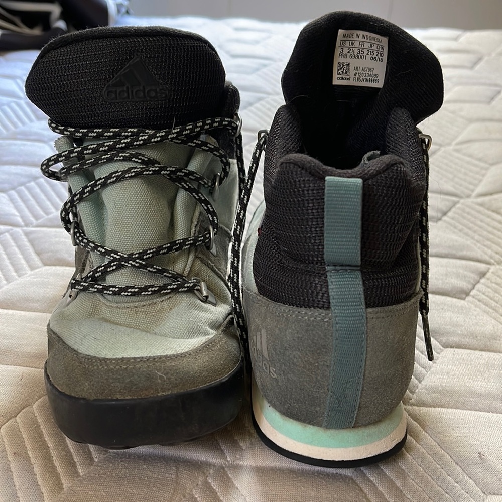 Adidas waterproof hiking boot size 3 kids